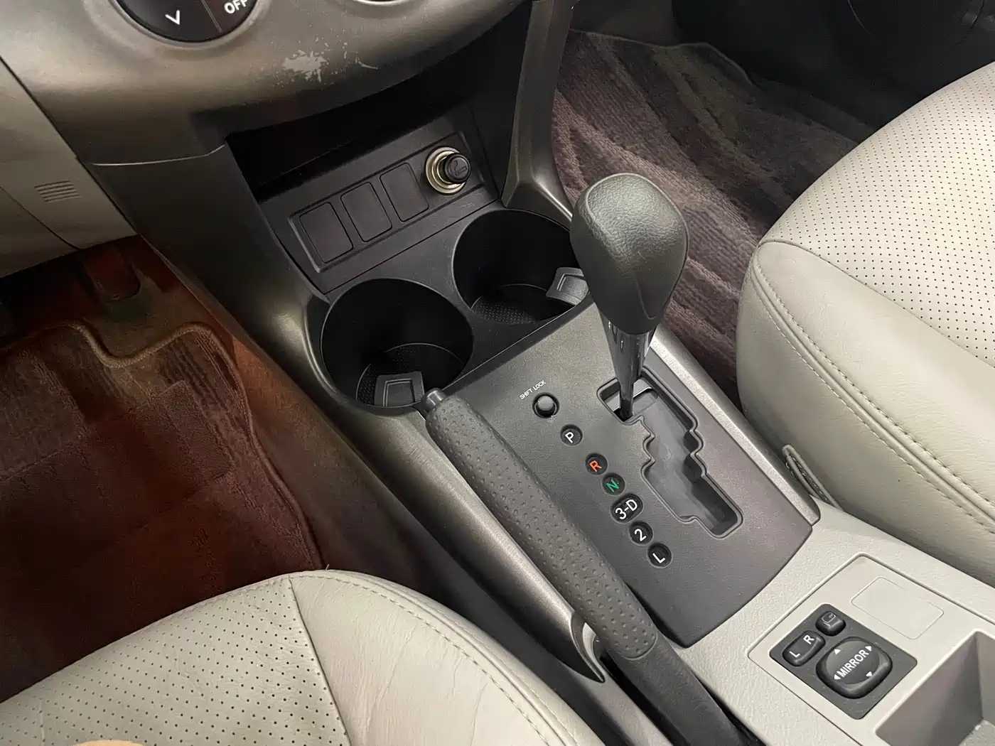 Toyota RAV4 Rongfang 2009 2.0L Automatic Classic Edition фото 16
