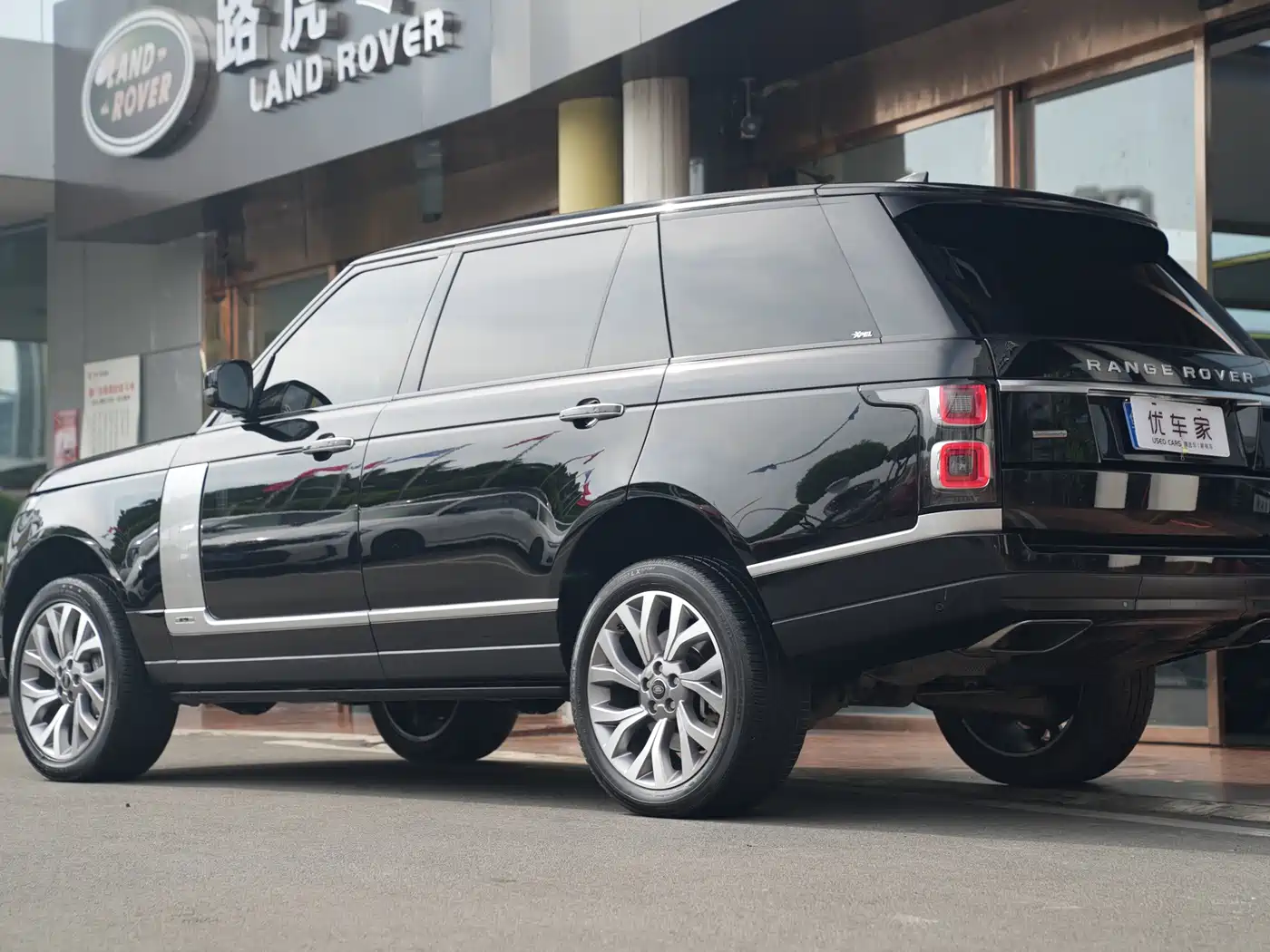 Land Rover Range Rover 2018 3.0 SC V6 AB Revered Genesis Extended Edition фото 4