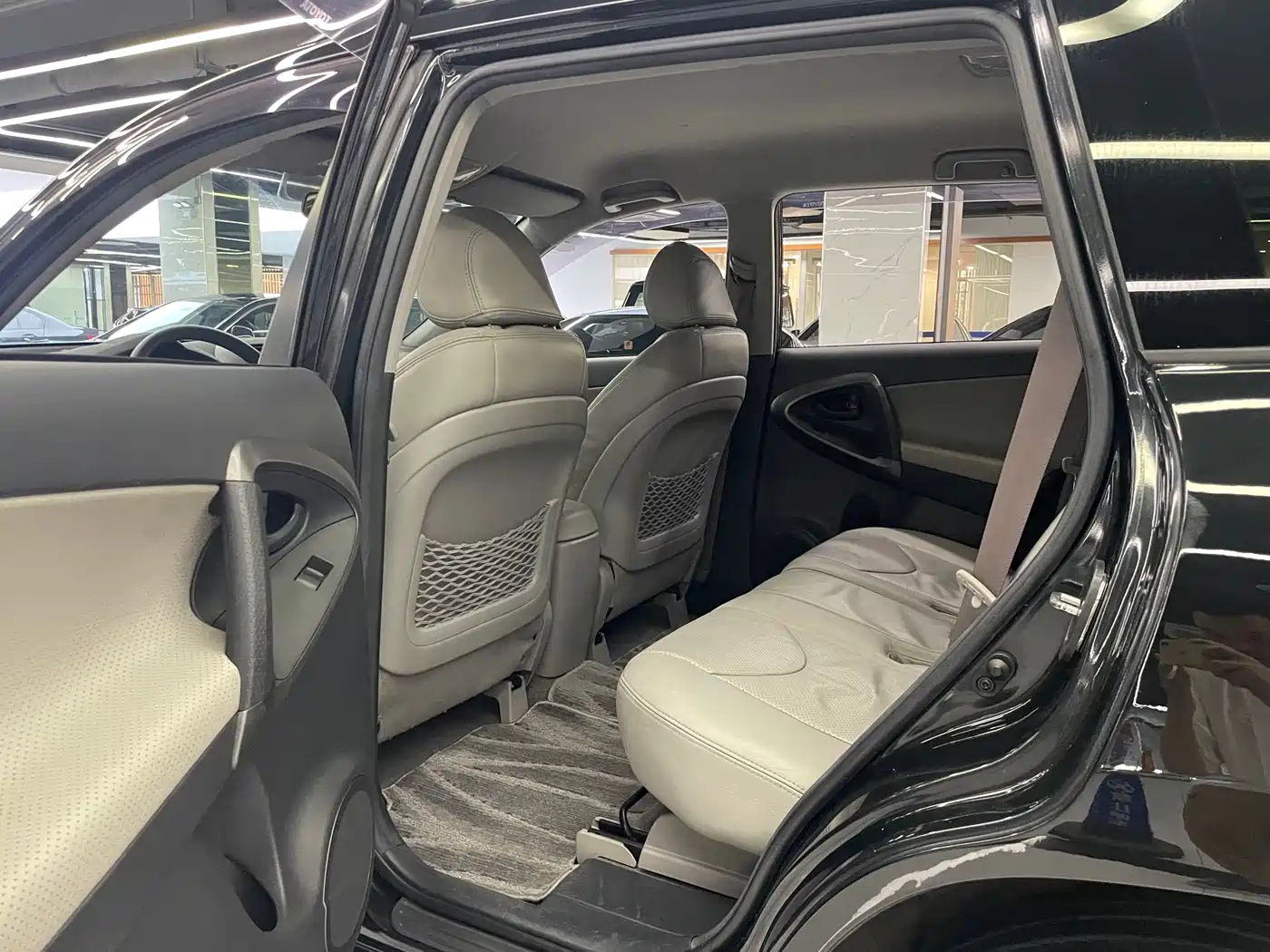 Toyota RAV4 Rongfang 2009 2.0L Automatic Classic Edition фото 7