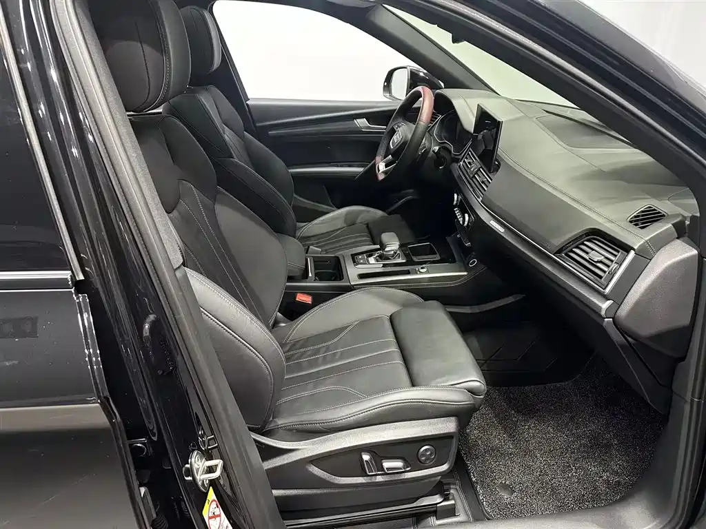 Audi Q5L 2024 Model 40 TFSI Luxury Dynamic фото 15