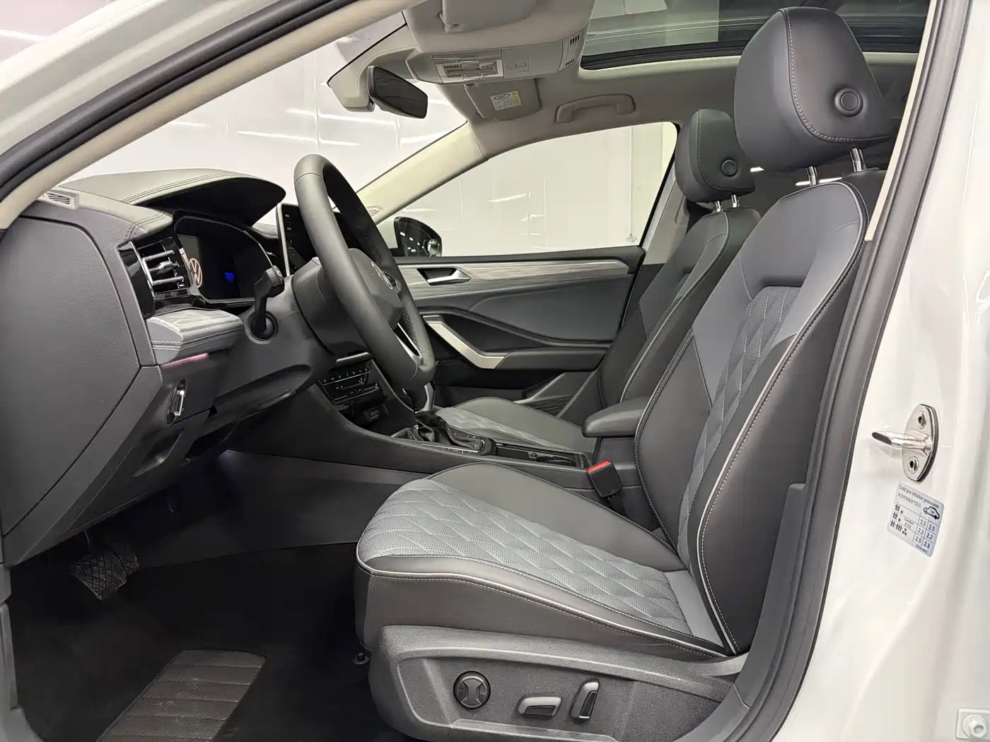 Volkswagen Sagitar 2023 280TSI DSG Excellence Plus Edition фото 4