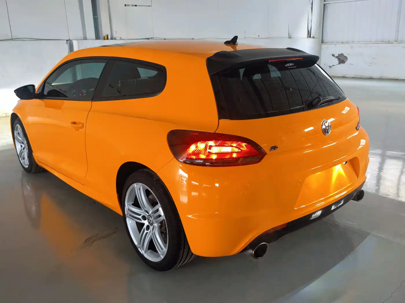 Volkswagen Scirocco 2011 Model R 2.0TSI фото 6