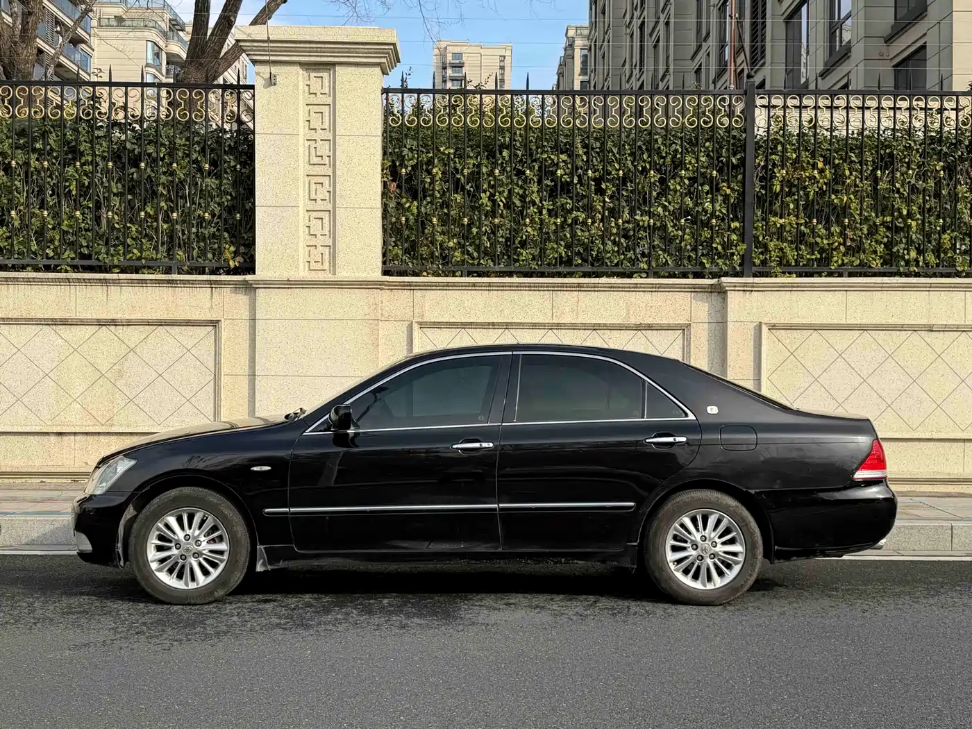 Toyota Crown 2005 Model 3.0L Royal Saloon фото 3
