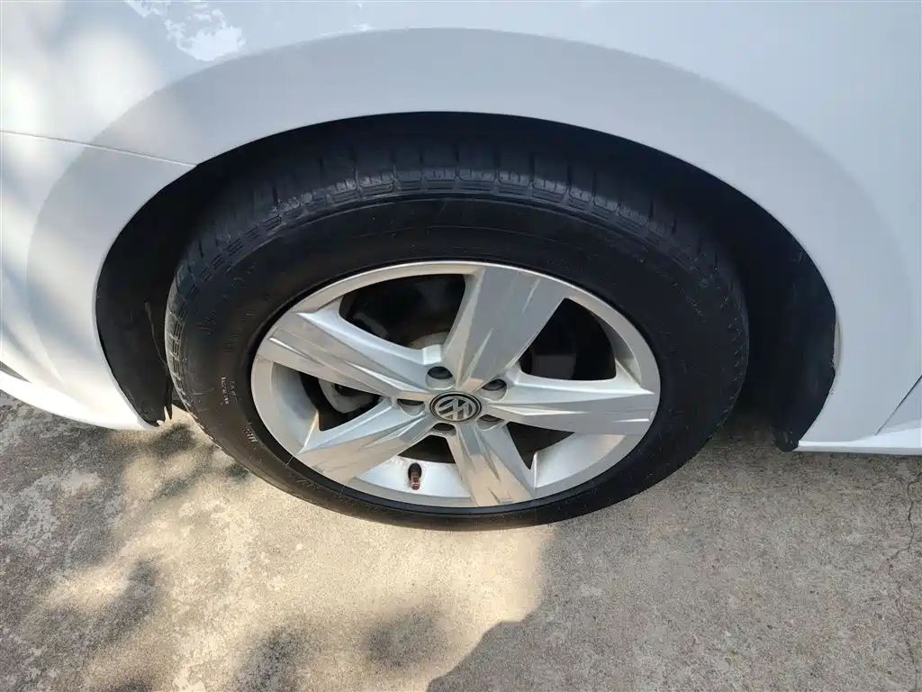 Volkswagen Lavida 2017 1.6L Automatic Trend Edition фото 25
