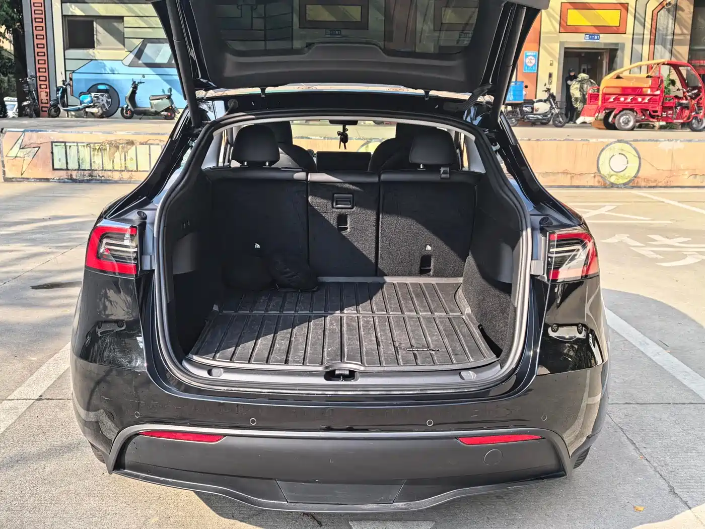 TESLA MODEL Y