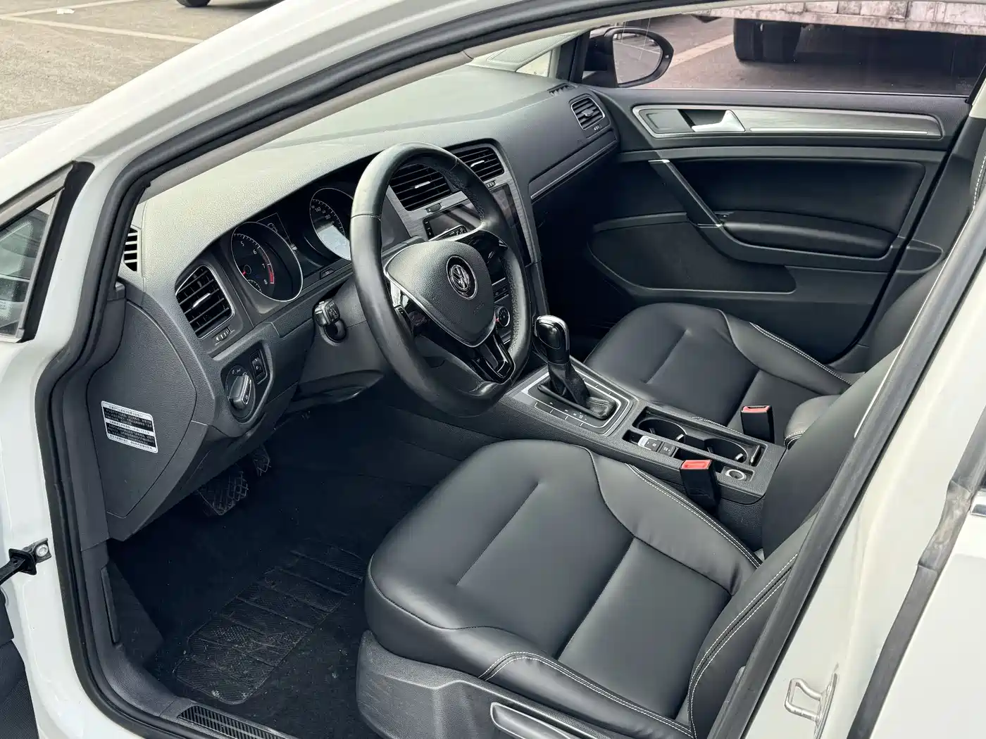 Volkswagen Golf 2016 1.6L Automatic Comfort фото 11