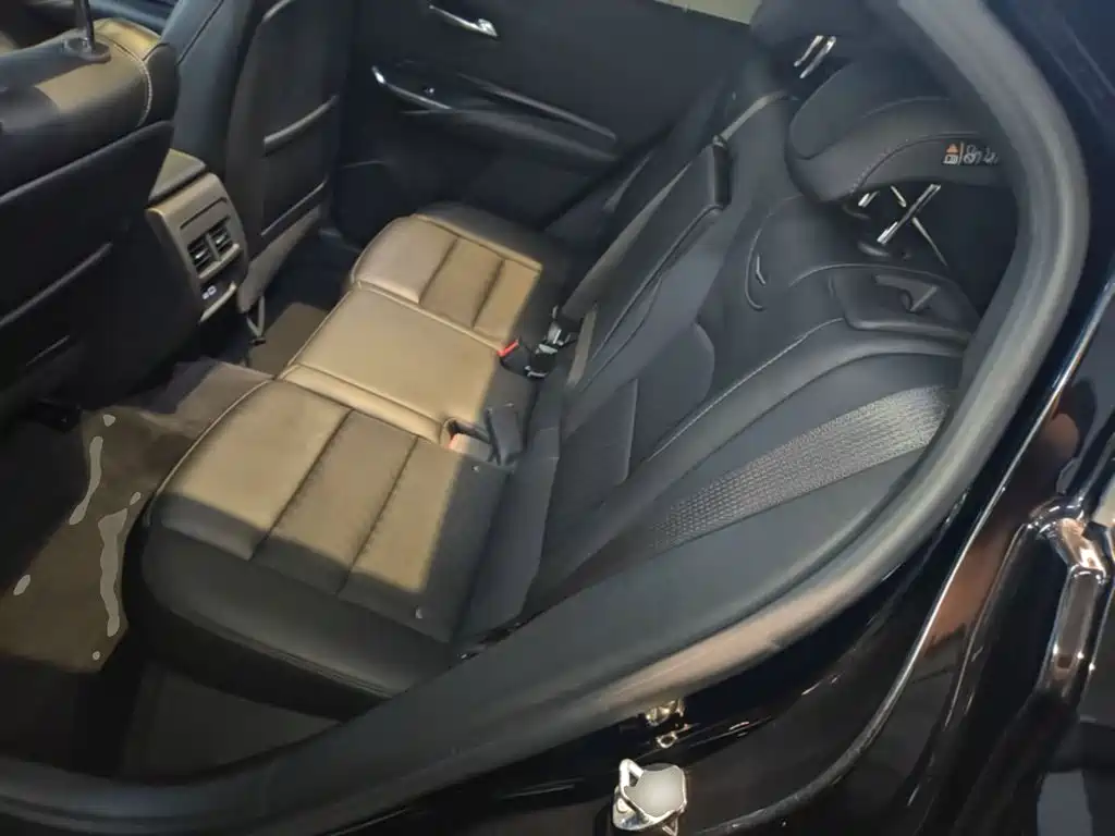Фото 17 - Cadillac XT4