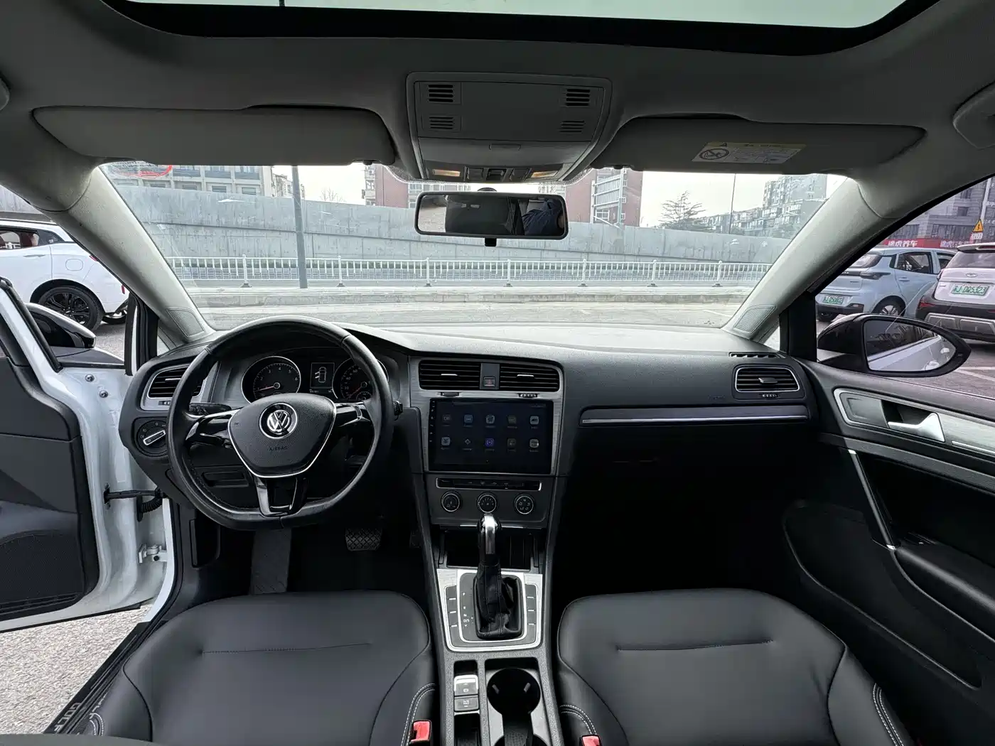 Volkswagen Golf 2016 1.6L Automatic Comfort фото 13