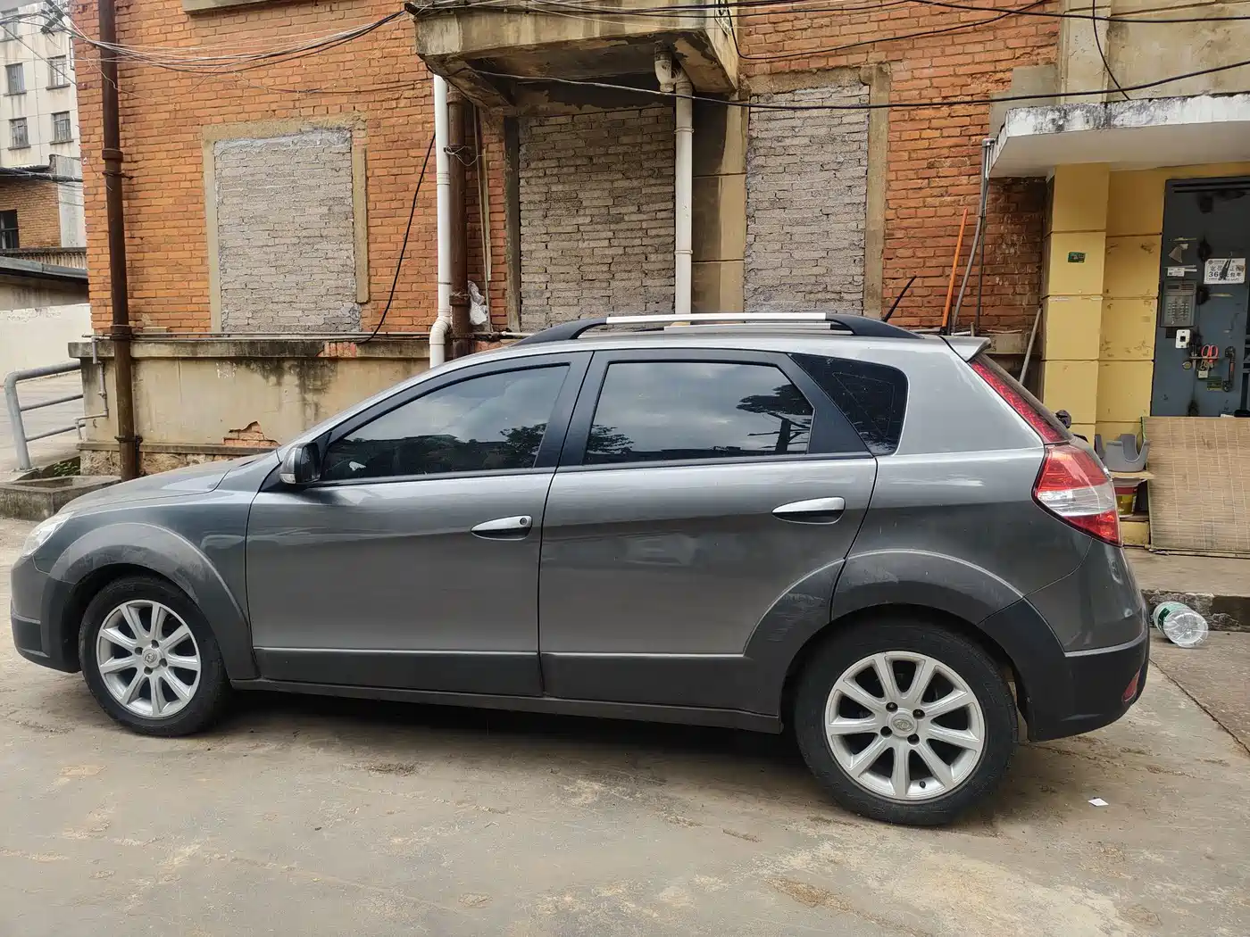 Dongfeng Aeolus Dongfeng Fengshen H30 2012 2012 1.6L Manual Premium Edition