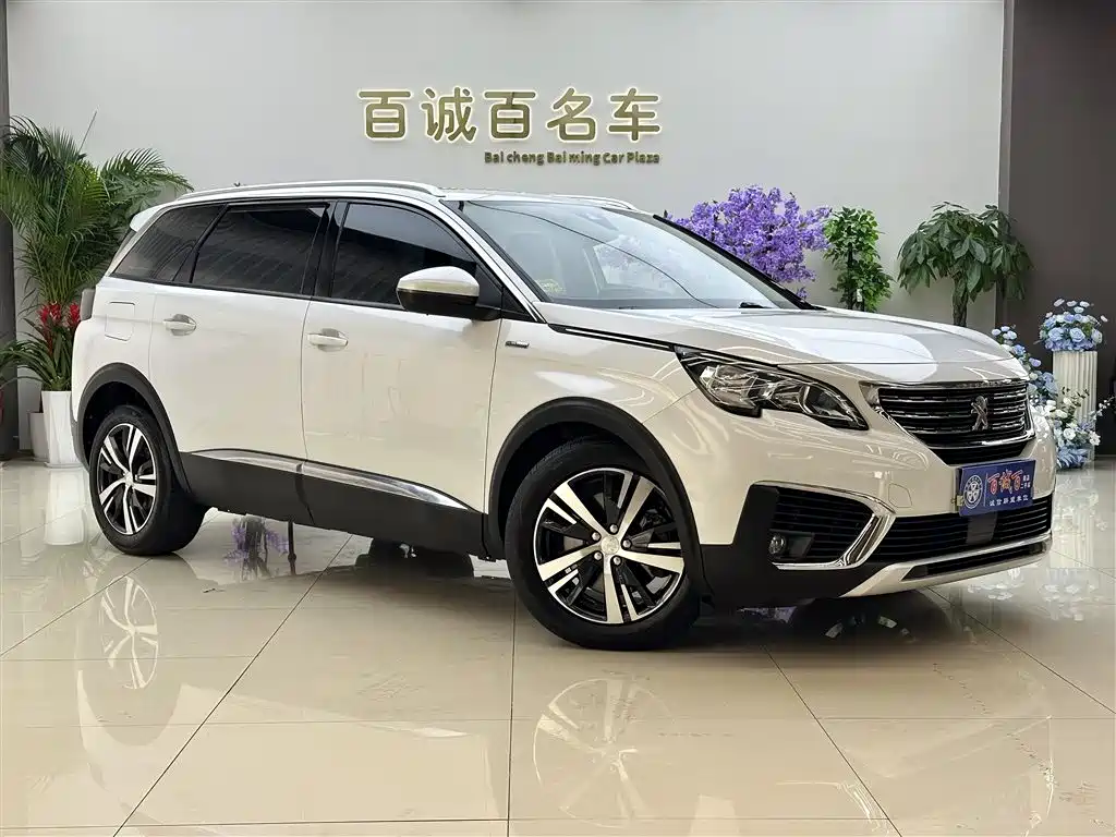 PEUGEOT 5008