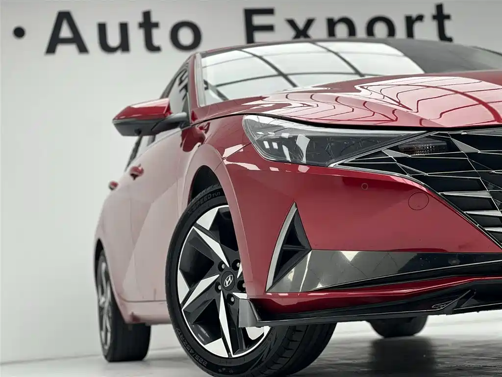 Hyundai Elantra 2022 1.5L CVT LUX Premium Edition фото 7