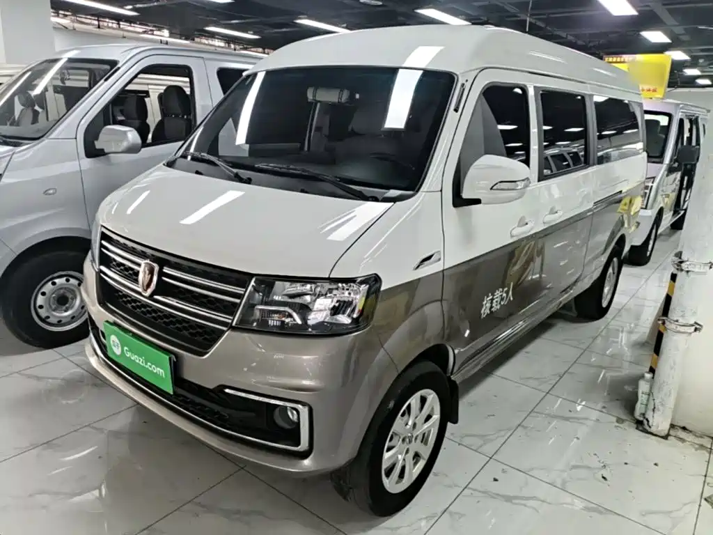 Jinbei New Hiace X30L 2025 2024 Fortune Edition Passenger Van 5/6/7-seater with Front AC