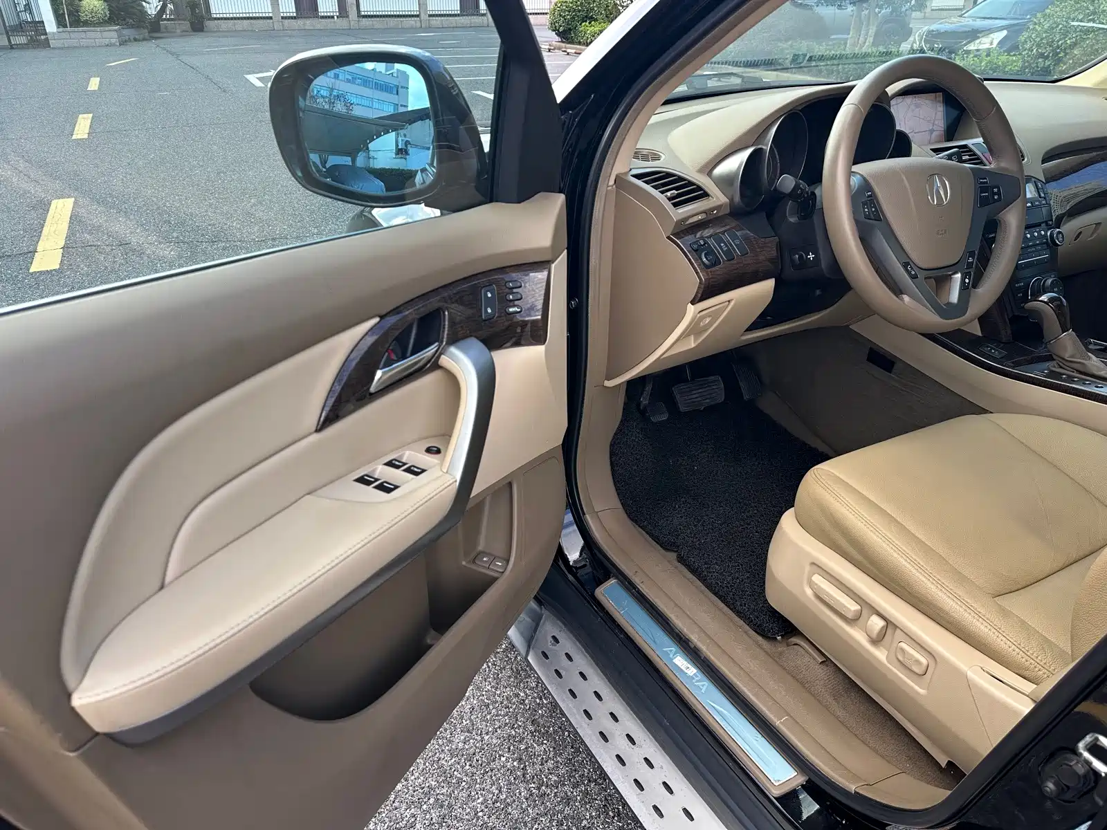 Photo 10 - Acura MDX