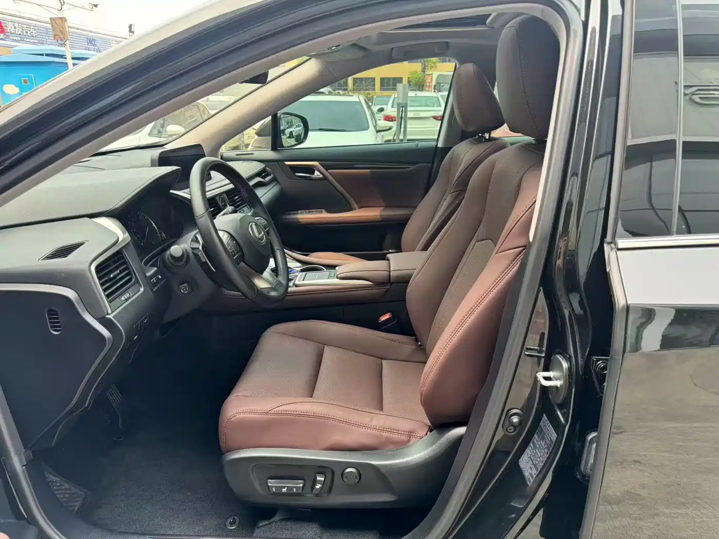 Lexus RX 2020 Facelift 300 2WD Elite Edition фото 4