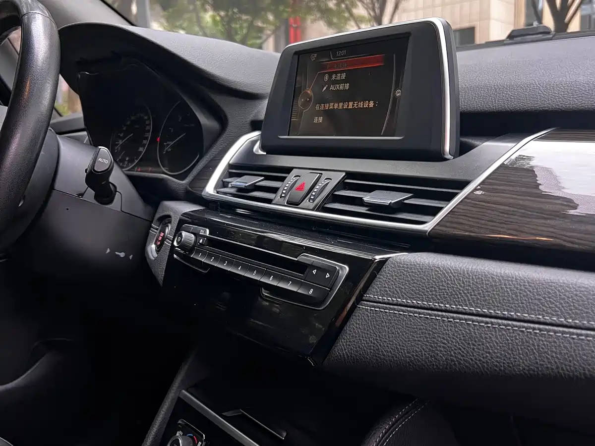 BMW 2 Series Tourer (Import) 2014 220i Luxury Design Package фото 7