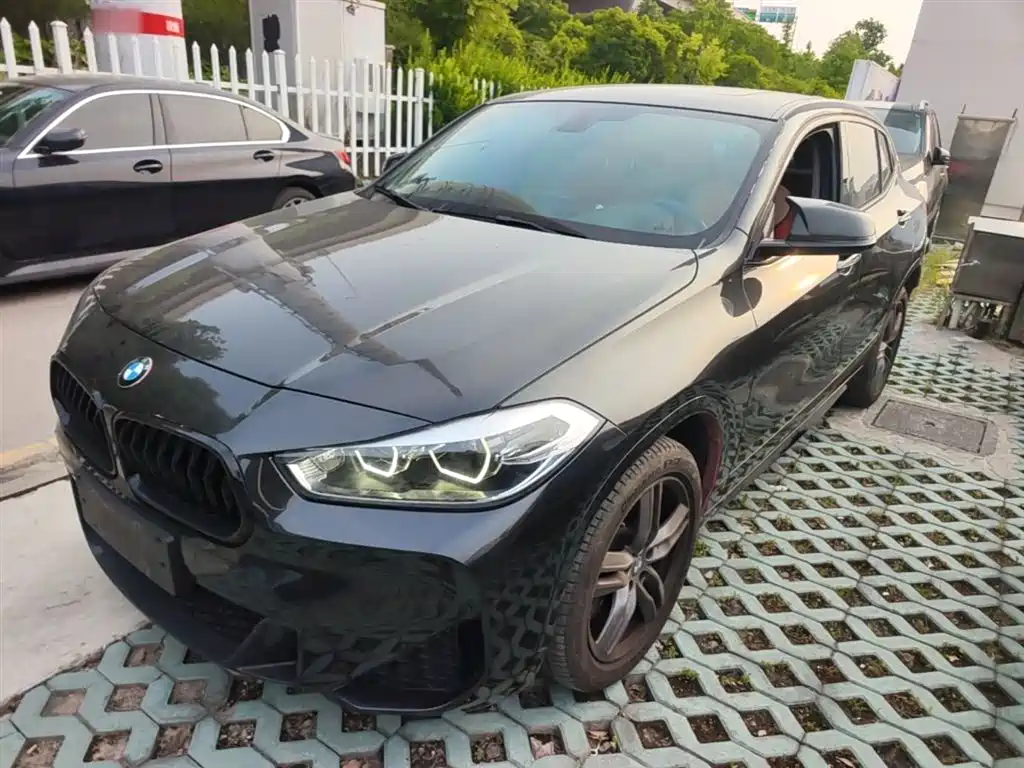 BMW X2
