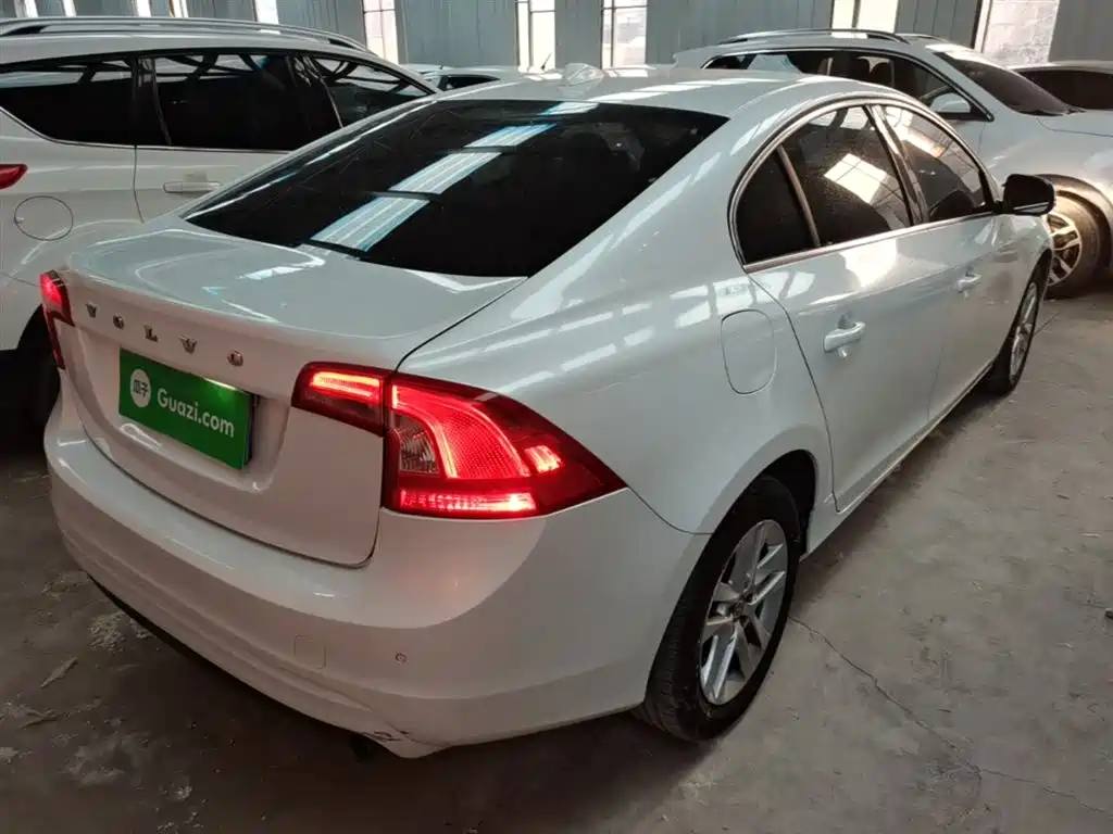 Фото 7 - Volvo S60