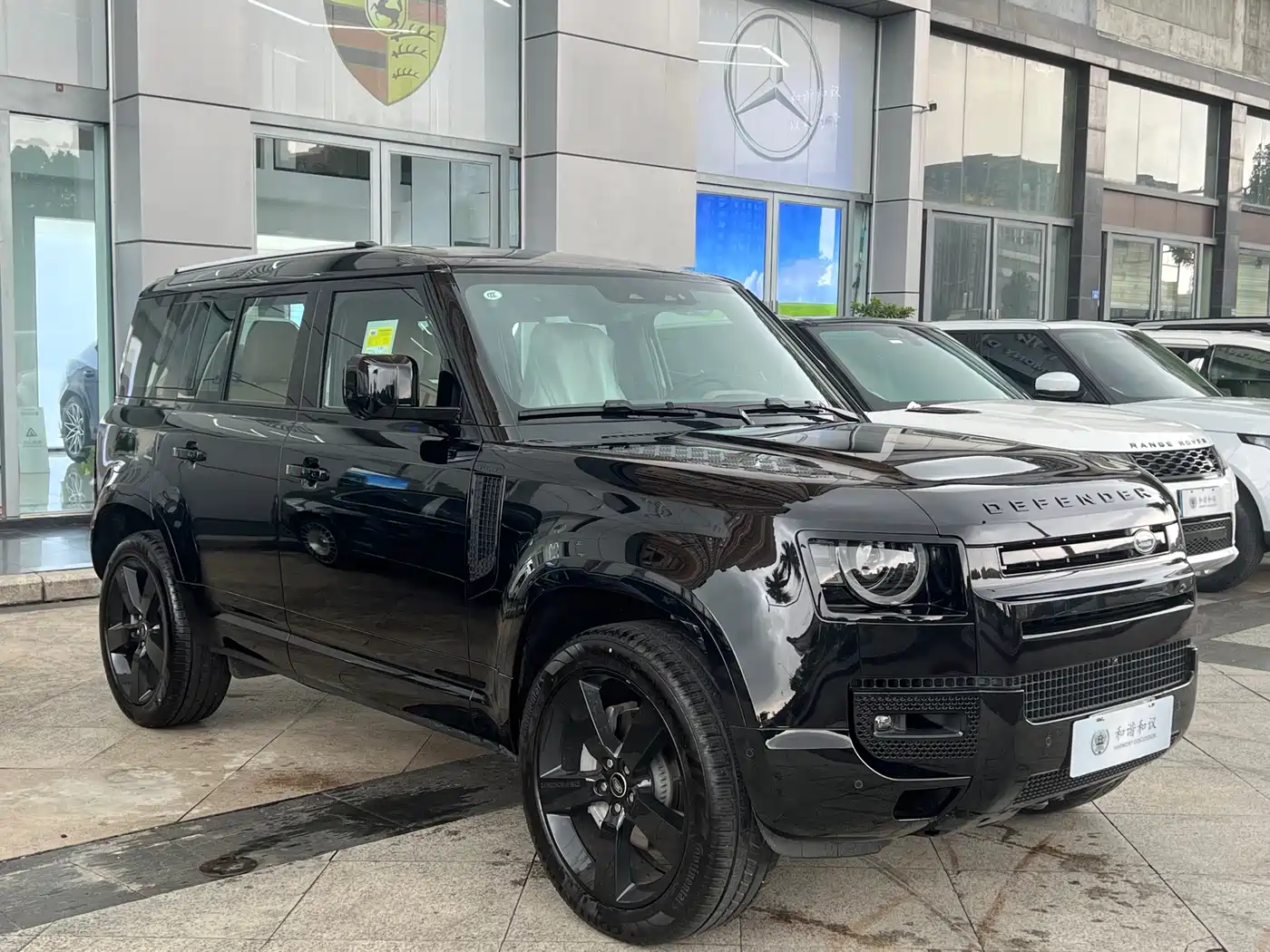 Land Rover Defender 2025 110 3.0T P400 -Dynamic HSE фото 3