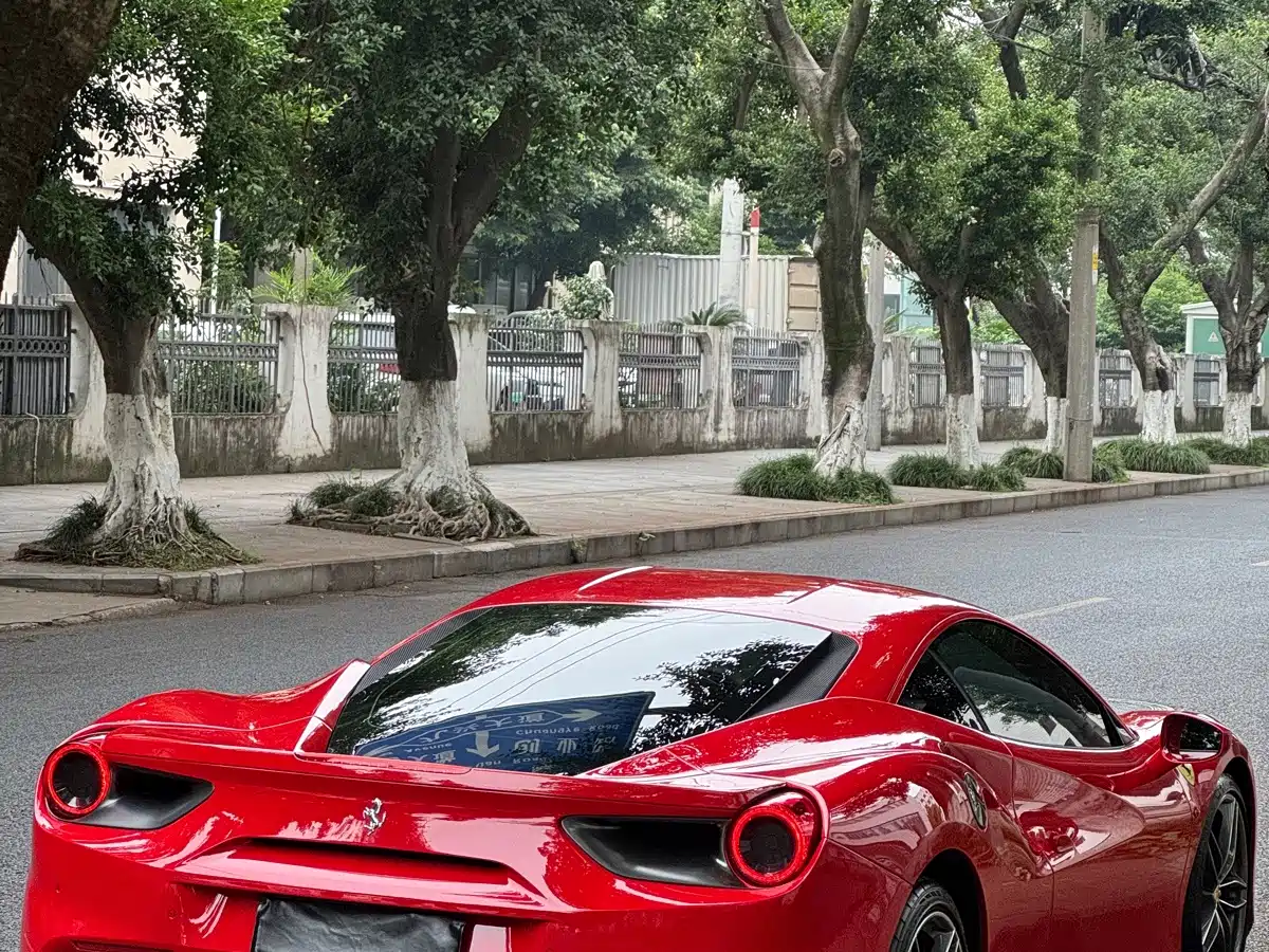 Фото 2 - Ferrari 488