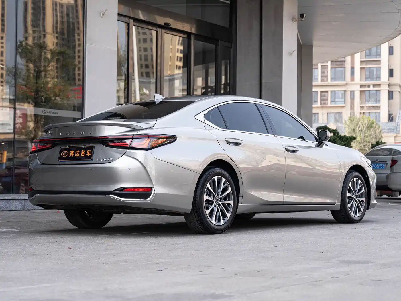 Lexus ES 2026 2025 300h Ultimate Edition
