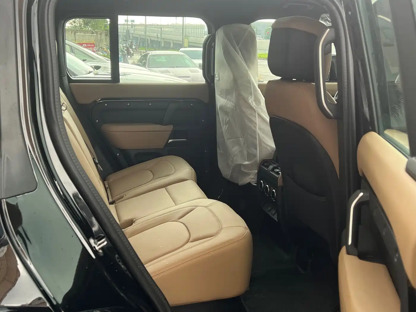Land Rover Defender 2025 110 3.0T P400 -Dynamic HSE фото 9