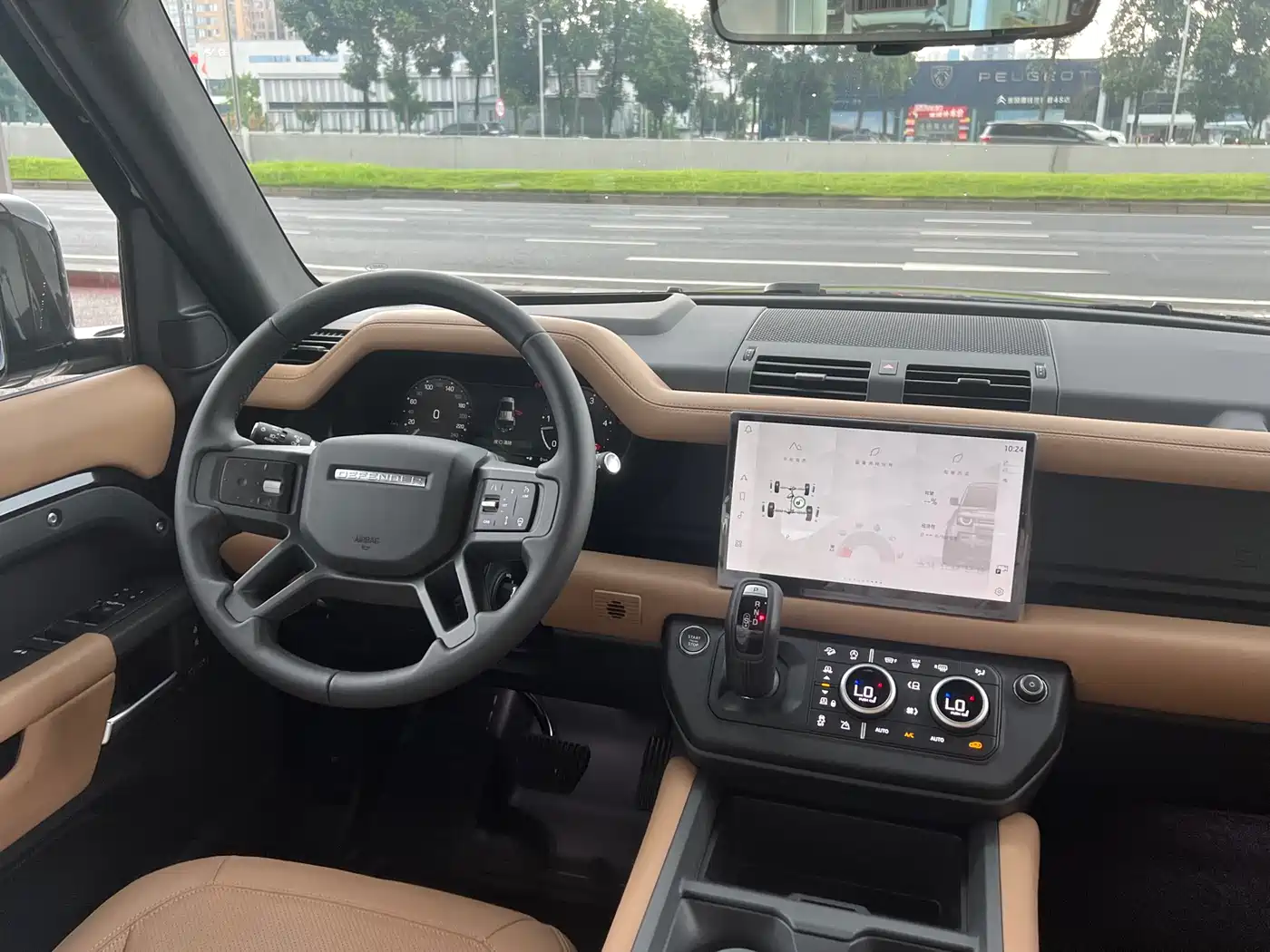 Land Rover Defender 2025 110 3.0T P400 -Dynamic HSE фото 10