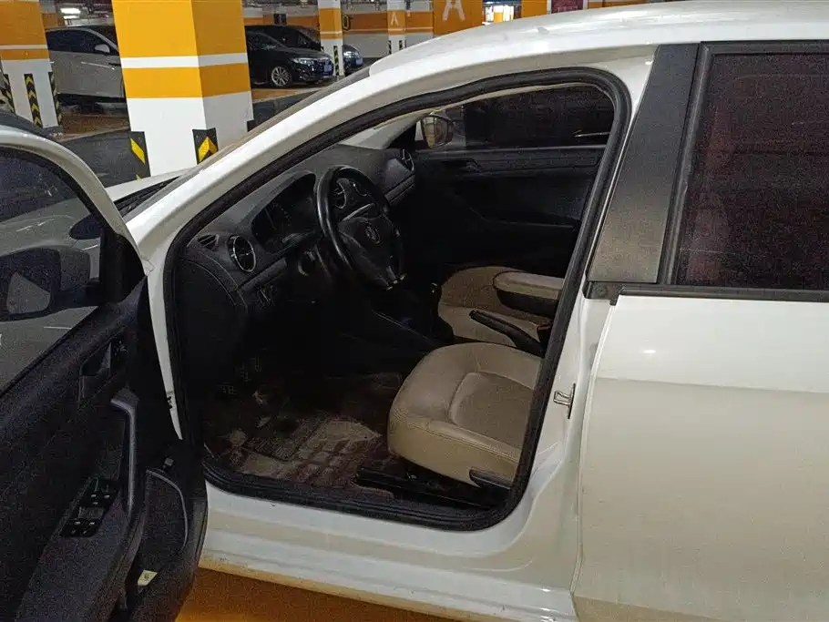 Volkswagen Jetta 2019 Dream Edition 1.5L Manual Fashion фото 9