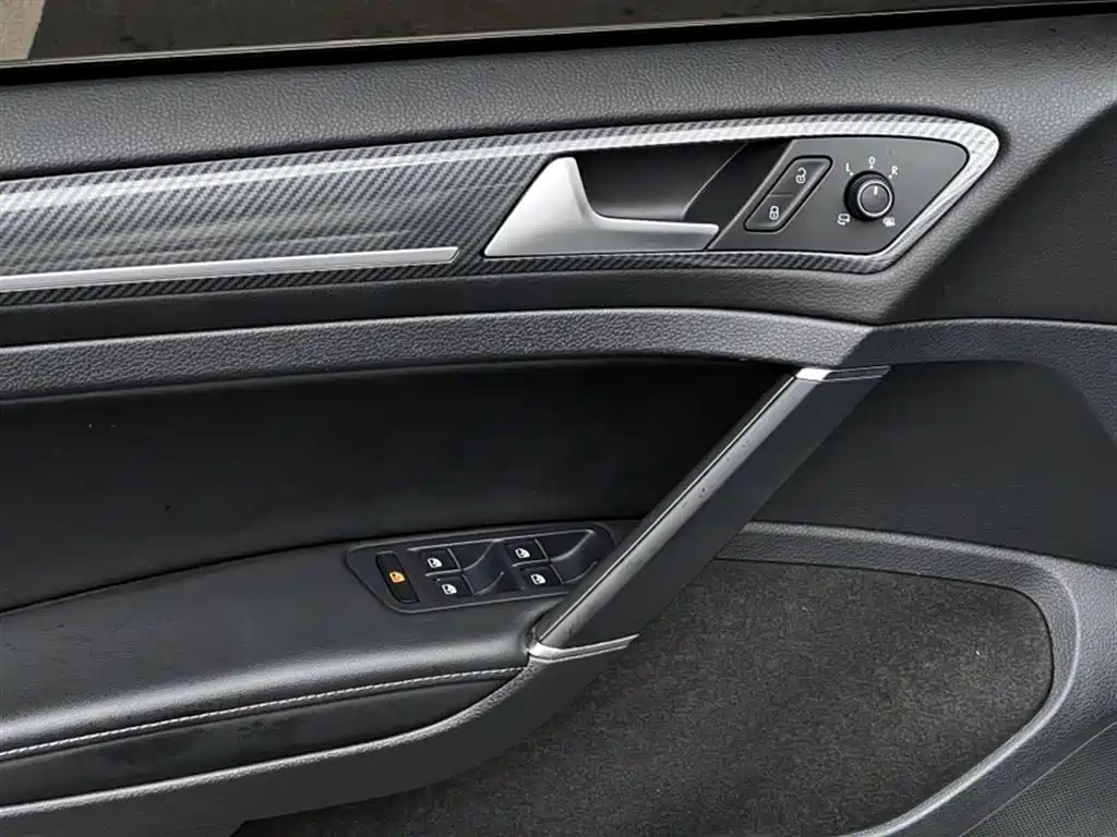 Volkswagen Golf 2020 280TSI DSG Luxury фото 4