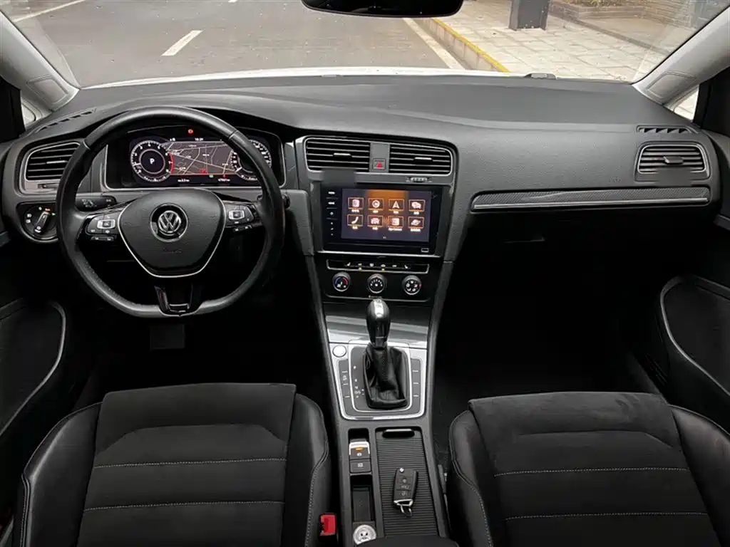 Volkswagen Golf 2020 280TSI DSG Luxury фото 13
