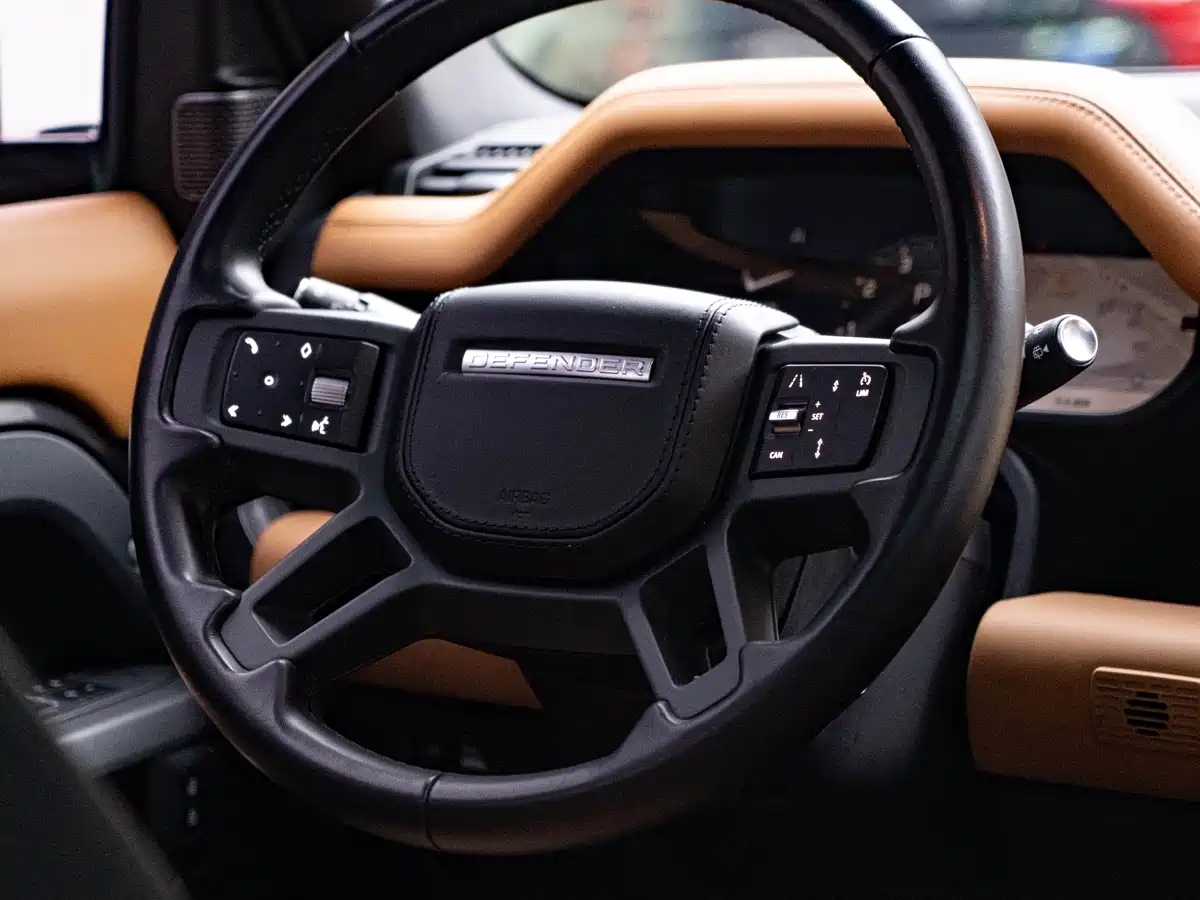 Land Rover Defender 2023 Facelift 110 3.0T P400 X фото 13