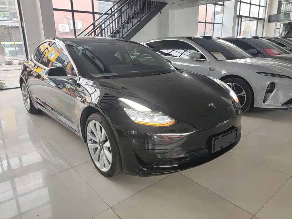 Фото 4 - Tesla Model 3