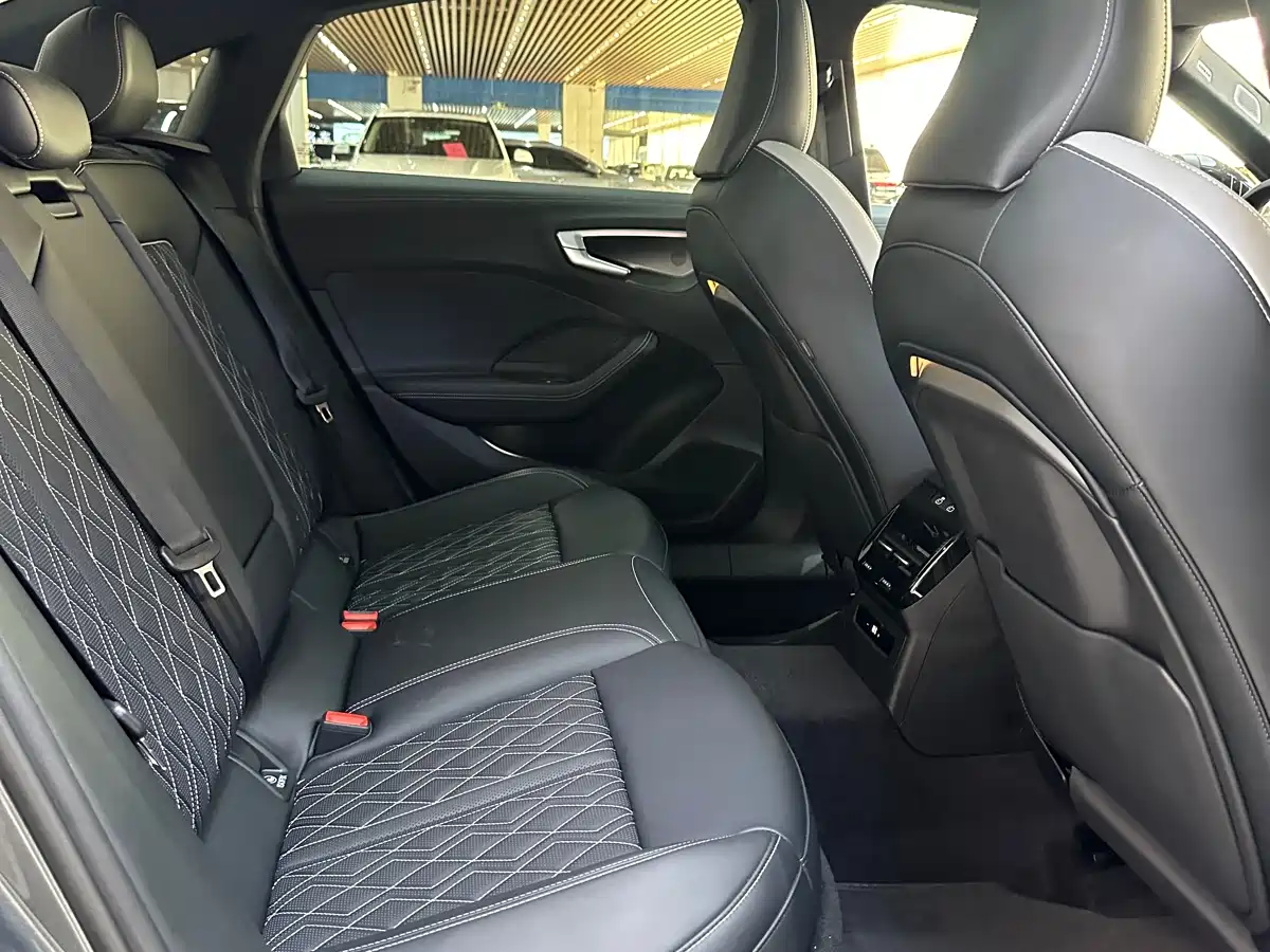 Audi A5L 2025 2.0T Sport Edition quattro фото 10