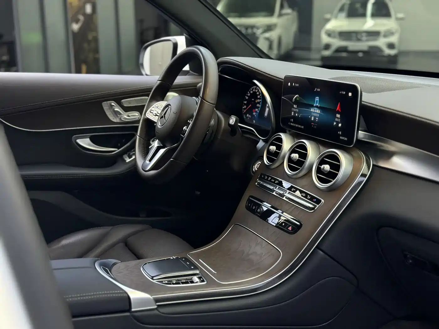 Mercedes-Benz GLC 2022 Facelift GLC 300 L 4MATIC Dynamic Collector's Edition фото 26