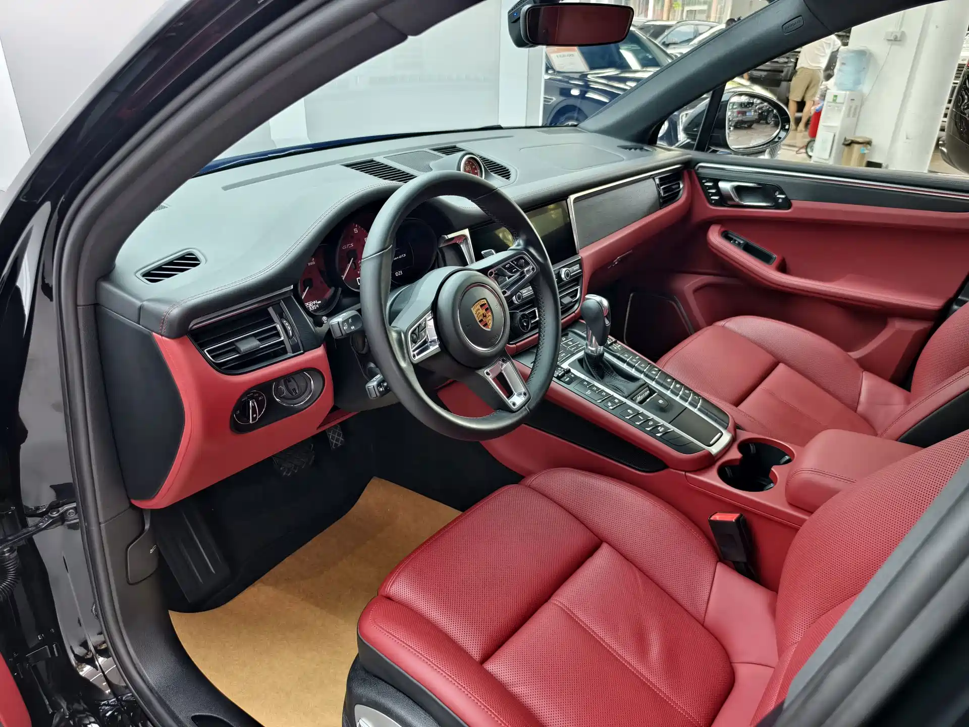 Photo 5 - Porsche Macan