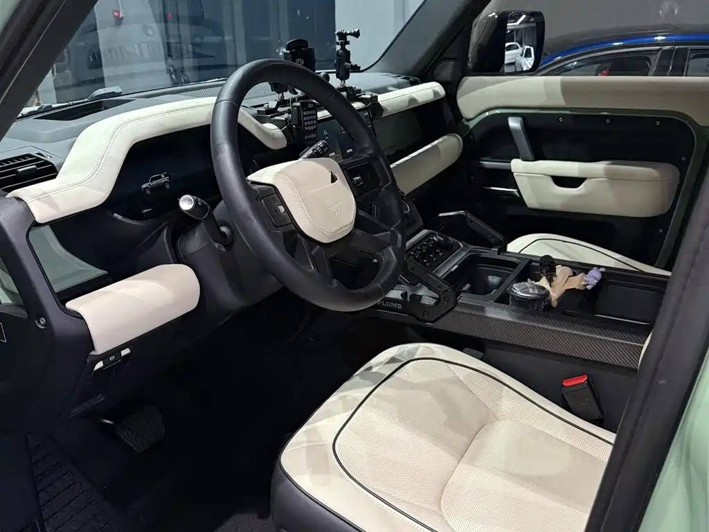 Land Rover Defender 2023 110 3.0T P400 75th Anniversary Legend Edition фото 15