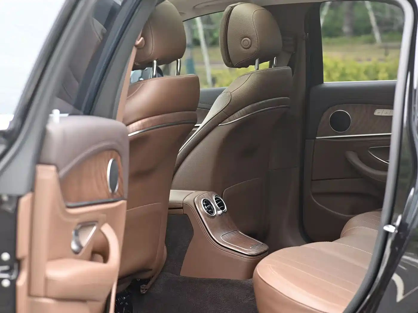 Mercedes-Benz E-Class New Energy 2022 E 350 e L Plug-in Hybrid Sedan фото 5