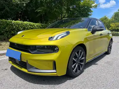 Lynk & Co 03