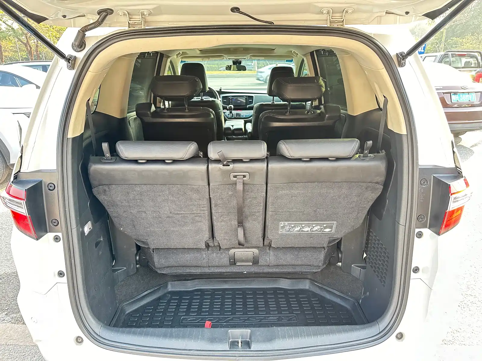 Photo 10 - Honda Odyssey