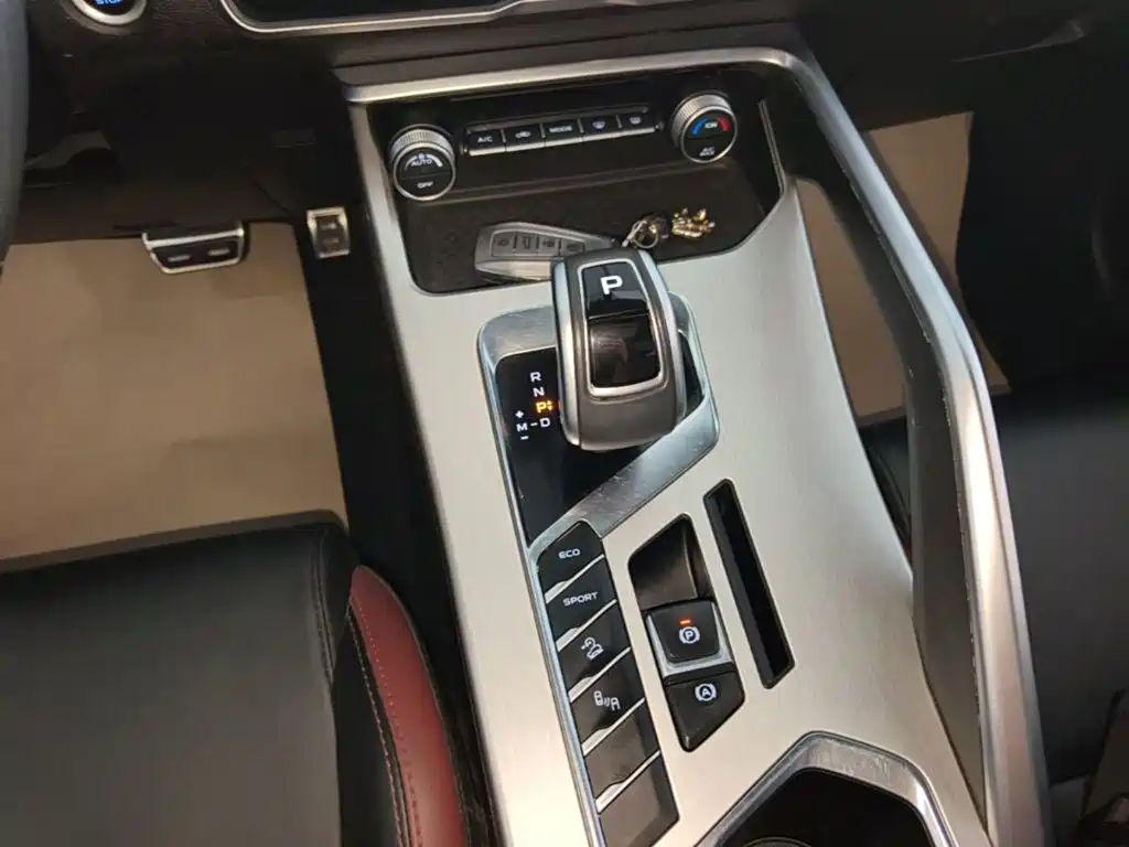 Фото 14 - Geely Coolray
