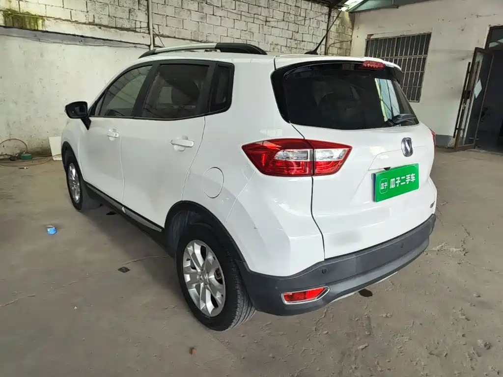 Фото 5 - Changan CS15