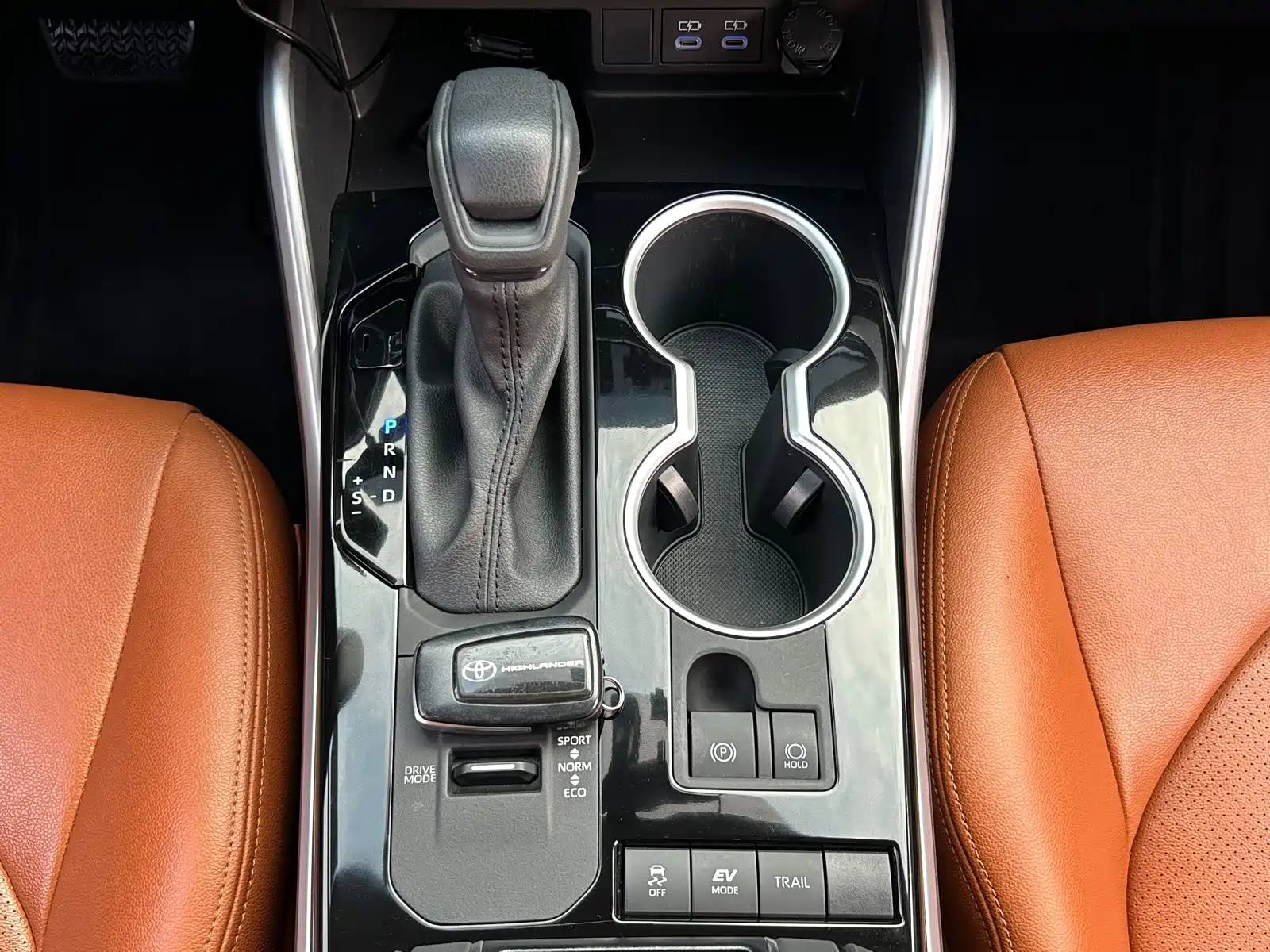 Photo 16 - Toyota Highlander