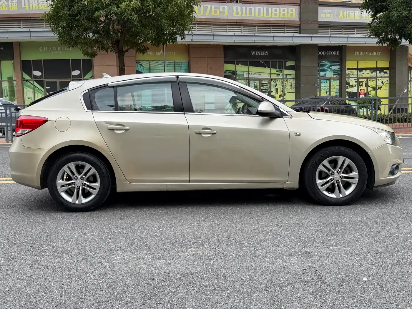 Chevrolet Cruze 2013 Hatchback 1.6L Automatic Luxury фото 12