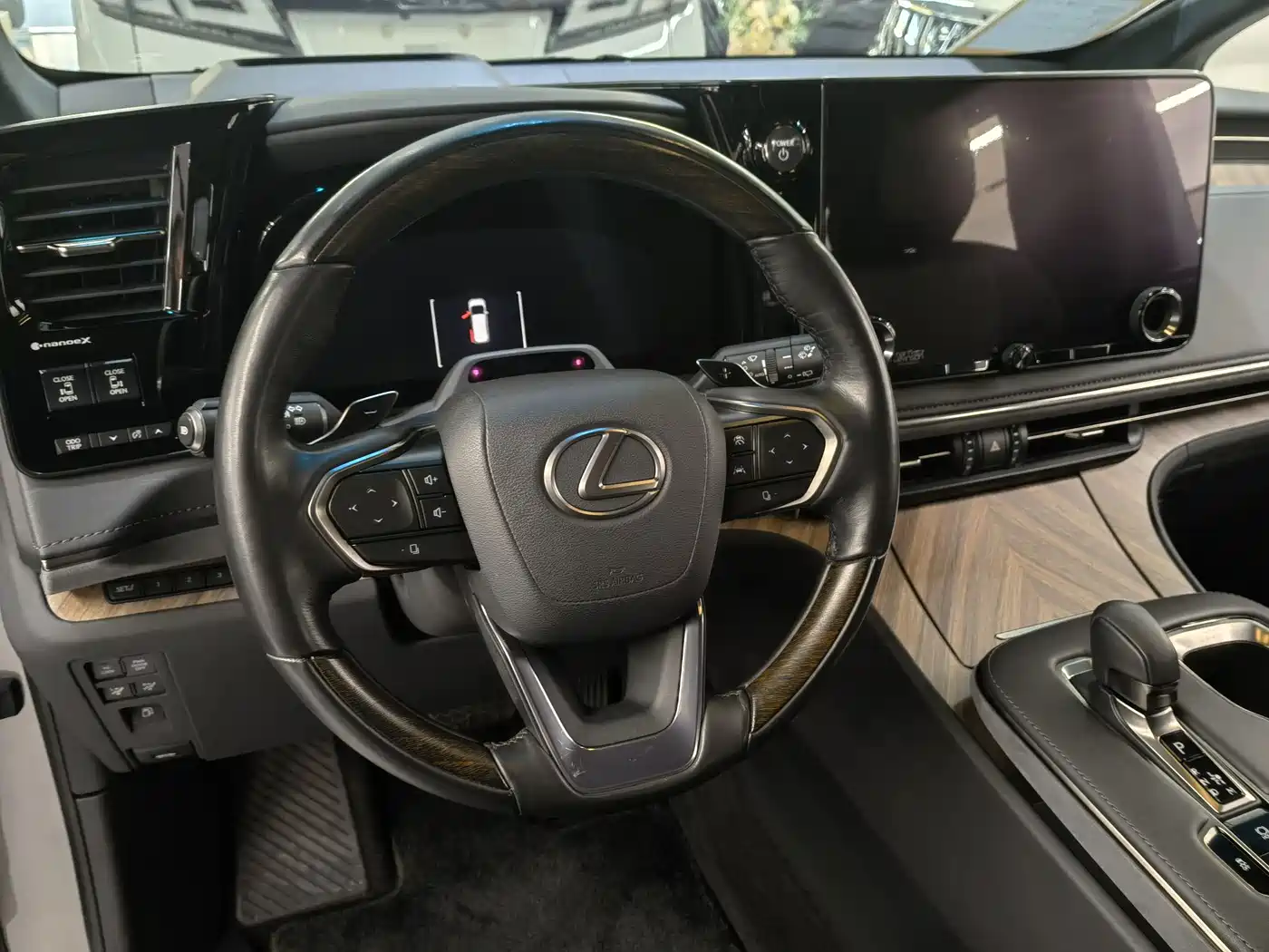 Lexus LM 2025 Model 500h Six-Seater Prestige Edition фото 15