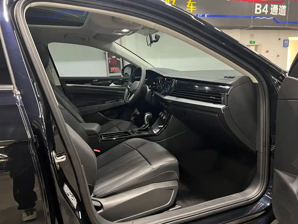 Volkswagen Passat 2024 280TSI Business Edition фото 17
