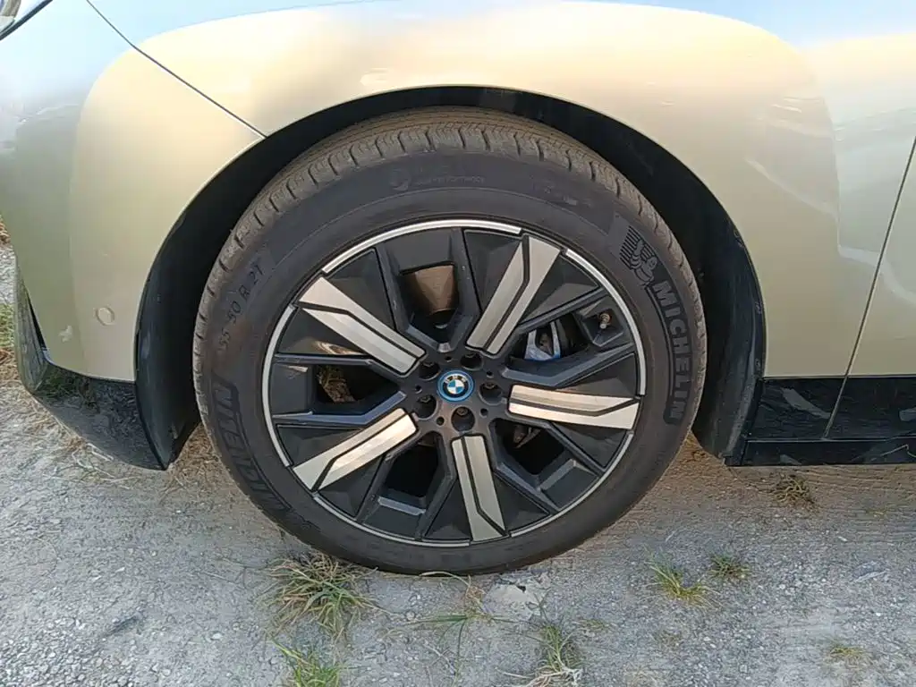 Фото 23 - BMW iX