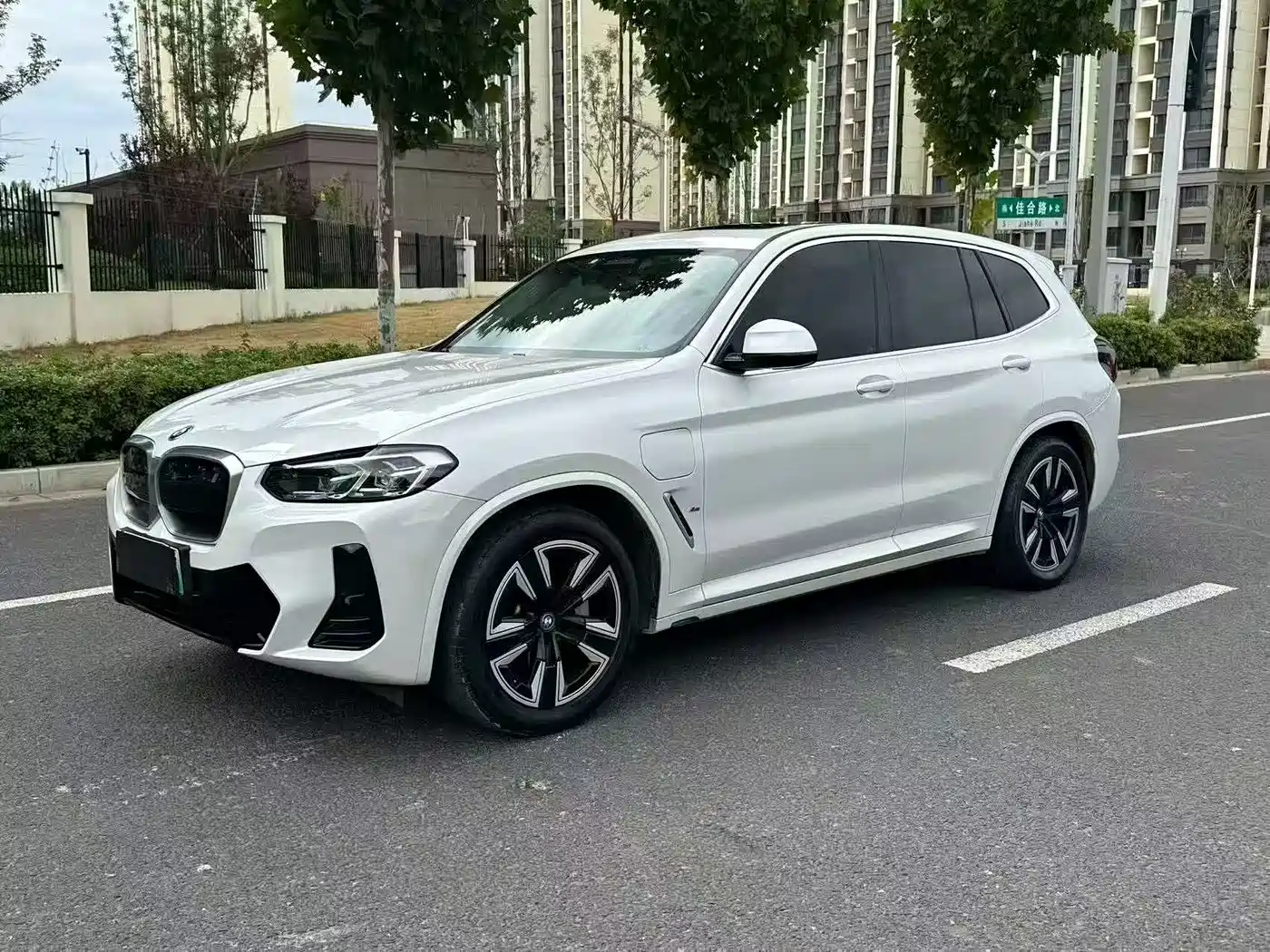 Photo 1 - BMW iX3