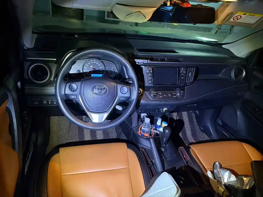 Фото 5 - Toyota RAV4