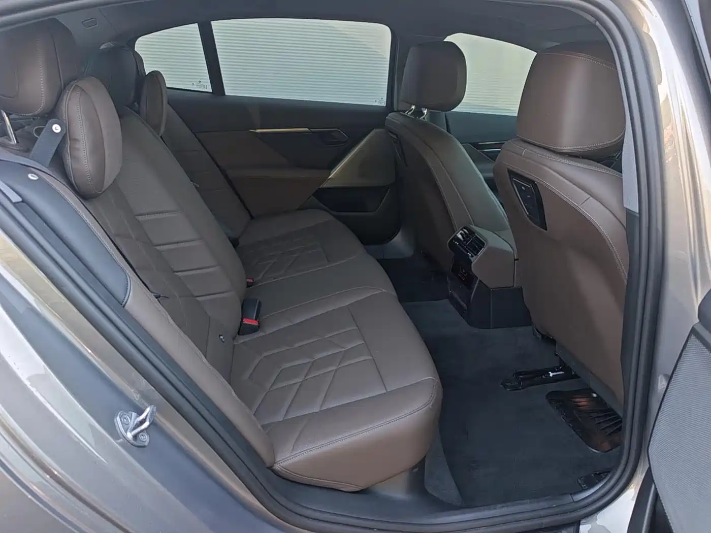 Photo 12 - BMW i5
