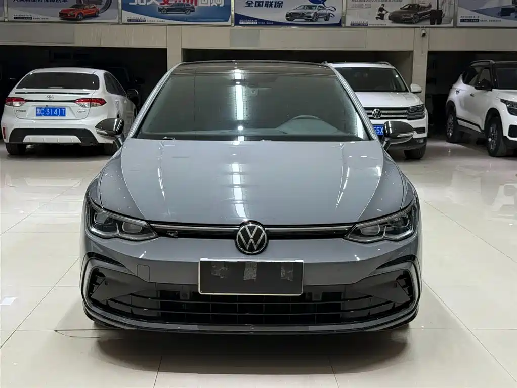 VOLKSWAGEN GOLF