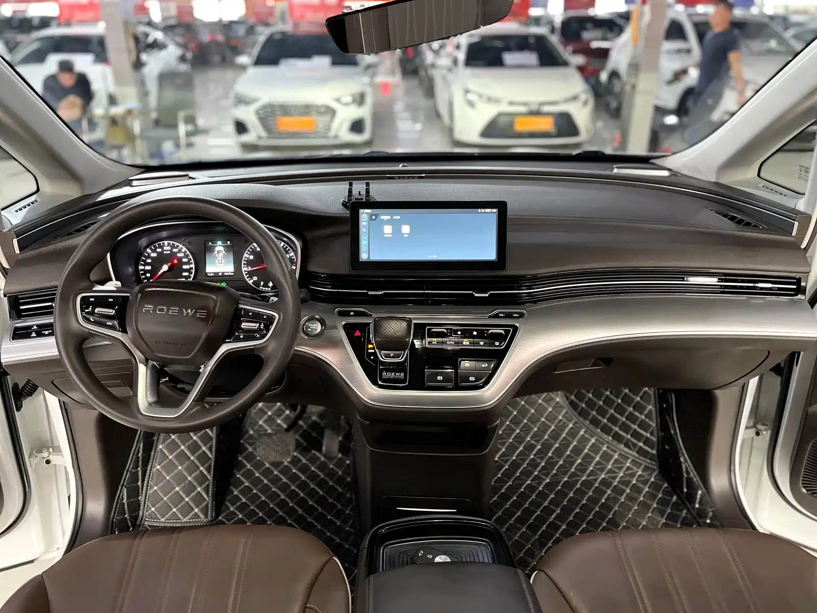 Фото 8 - Roewe iMAX8